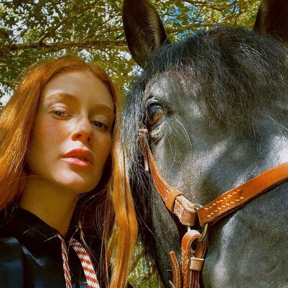 Marina Ruy Barbosa e Guilherme Mussi têm postado fotos, separados, com as mesmas paisagens