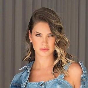 Andressa Suita mostrou que estava curtindo a live de Gusttavo Lima