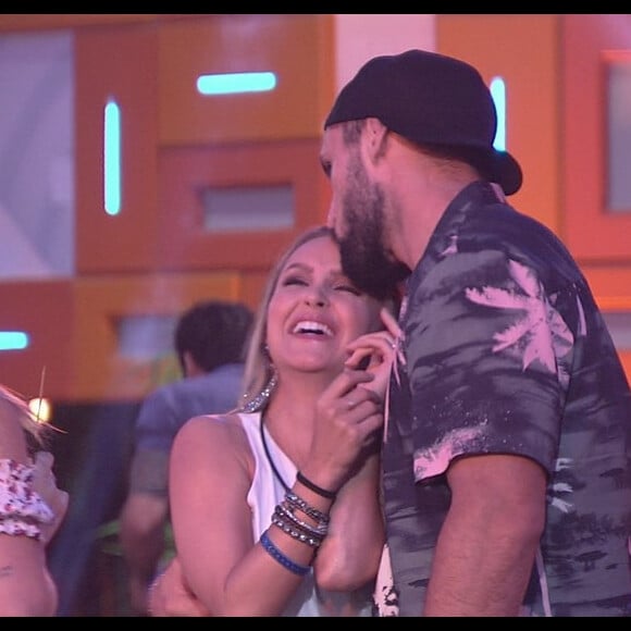 Carla Diaz quer manter discrição com Arthur Picoli enquanto tentam reconciliação após 'BBB21'