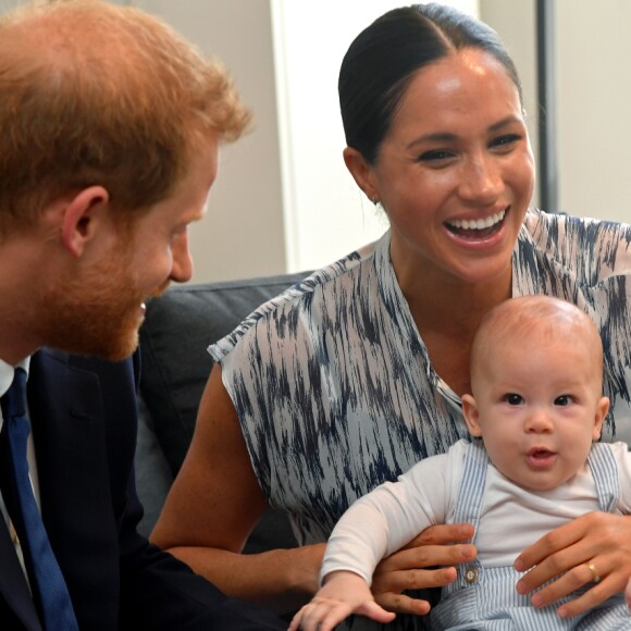 Meghan Markle vai escrever livro sobre relação de Príncipe Harry com filho, Archie. Saiba mais!