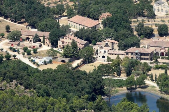 A vinícola de Brad Pitt e Angelina Jolie, localizada no sul da França é avaliada em R$ 117 milhões
