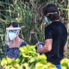 Tatá Werneck lamenta ataques por usar três máscaras de proteção em cerimônia de cremação de Paulo Gustavo