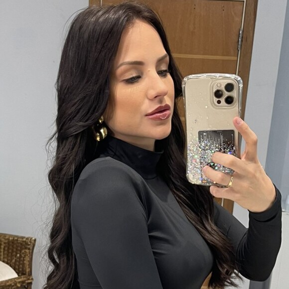 Gabi Martins abandonou loiro e ficou morena após parceria com marca de comésticos