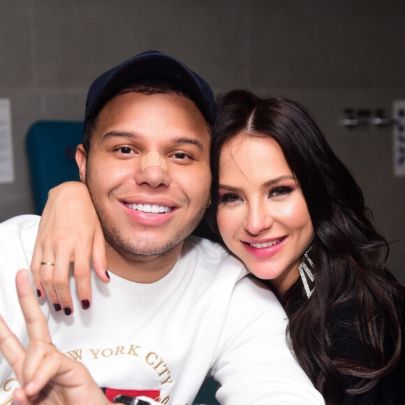 Gabi Martins também mudou a cor dos cabelos, ficando morena