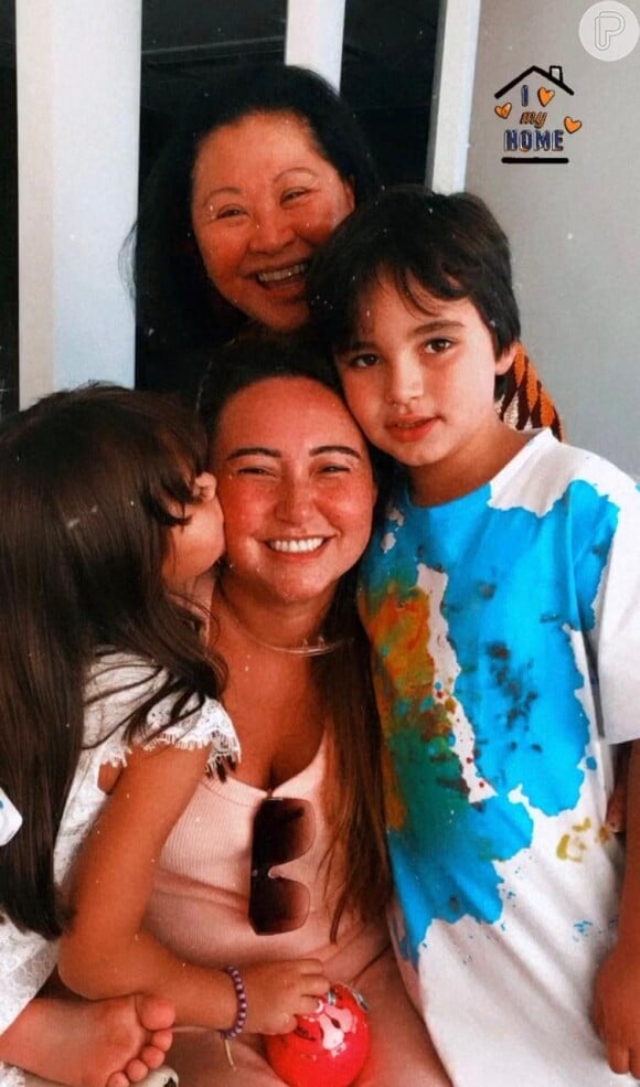 Karina Sato, irmã de Sato, chora em primeiro reencontro com os filhos