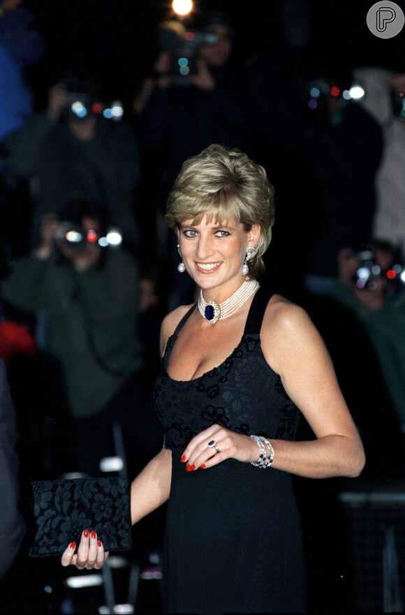 Princesa Diana se tornou um ícone de moda e estilo