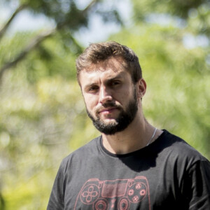 Fora do 'BBB21', Arthur admitiu ainda estar apaixonado por Carla Diaz