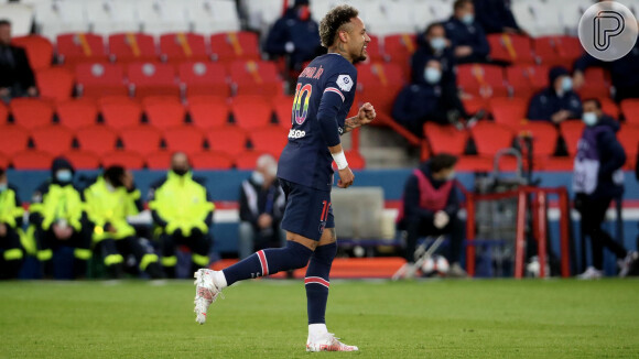 Neymar vestiu uma camisa contra a homofobia no jogo do PSG deste domingo, 16 de maio de 2021