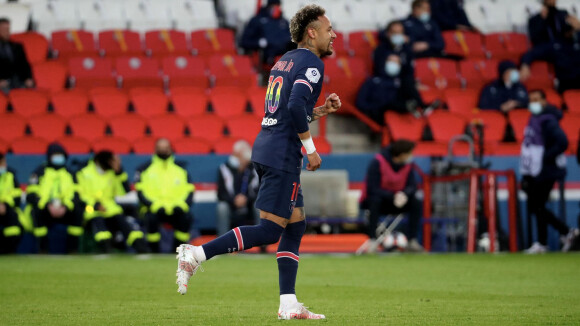 Neymar pede fim de homofobia em jogo e web aponta dança de Gil, do 'BBB 21', após gol. Veja