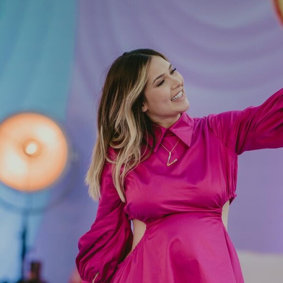 Bolsa de maternidade de Virgínia Fonseca tem roupas para Maria Alice, protetor de seio e mais