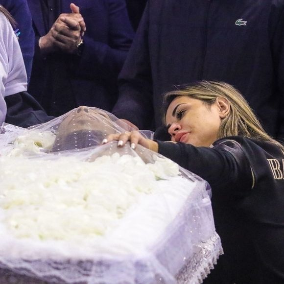 MC Kevin discutiu com a mulher, Deolane Bezerra, momentos antes da morte. A advogada estava hospedada no mesmo hotel