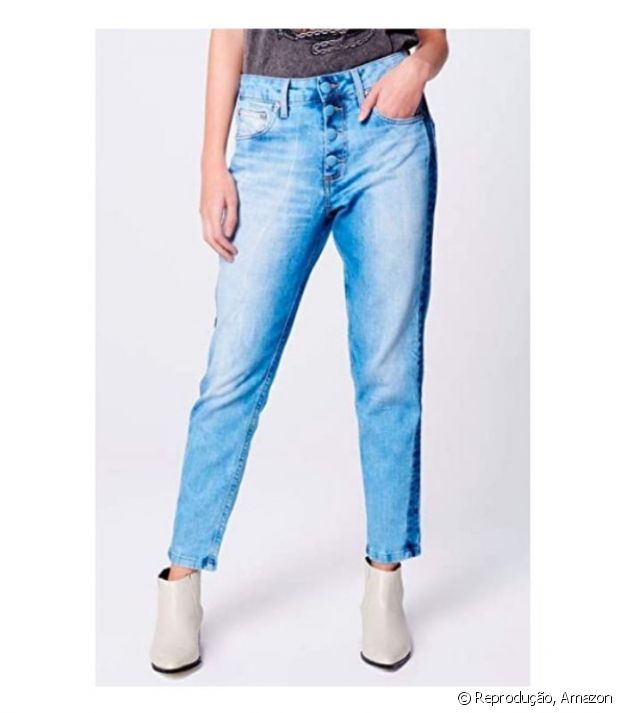 Calça Boyfriend Jeans Cropped com Botões - R$299,00