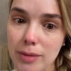 Thaeme Mariôto contou que parou de amamentar por causa da saúde da filha