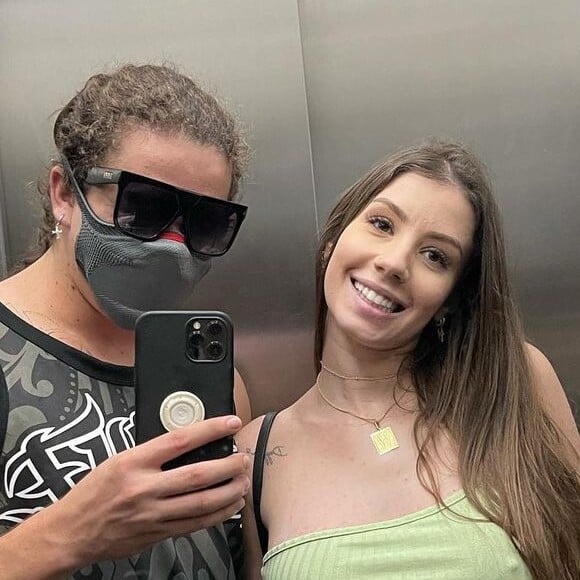 Noiva de Whindersson Nunes, Maria Lina foi criticada ao surgir em selfie sem sutiã