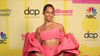 Moda das famosas no Billboard Music Awards 2021: os looks de Alicia Keys, Pink e mais
