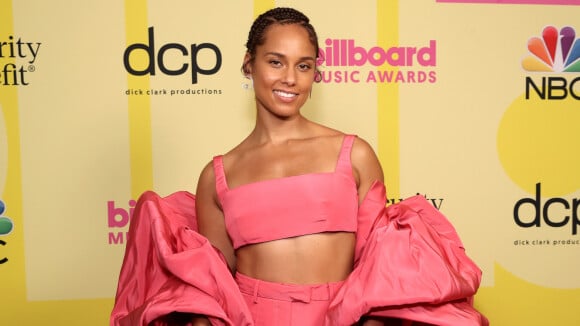 Moda das famosas no Billboard Music Awards 2021: os looks de Alicia Keys, Pink e mais