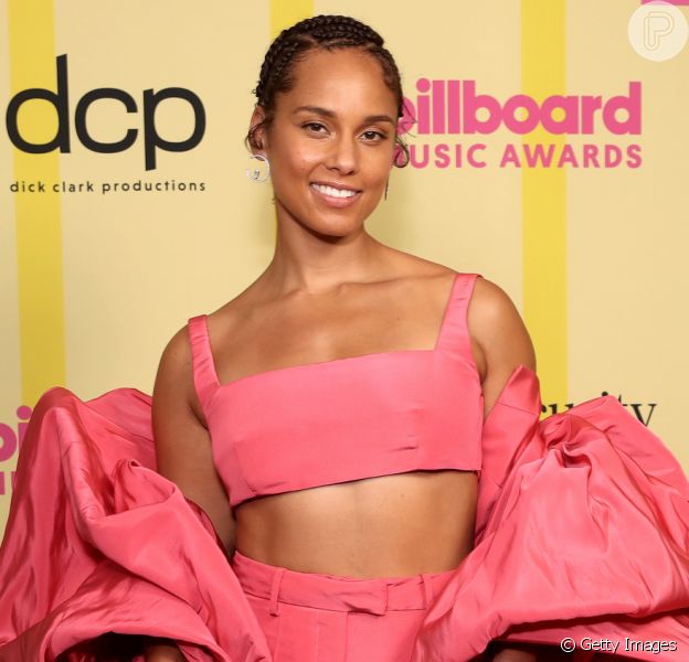 Confira fotos dos looks das famosas no Billboard Music Awards, realizado em Los Angeles, California, neste domingo, 23 de maio de 2021