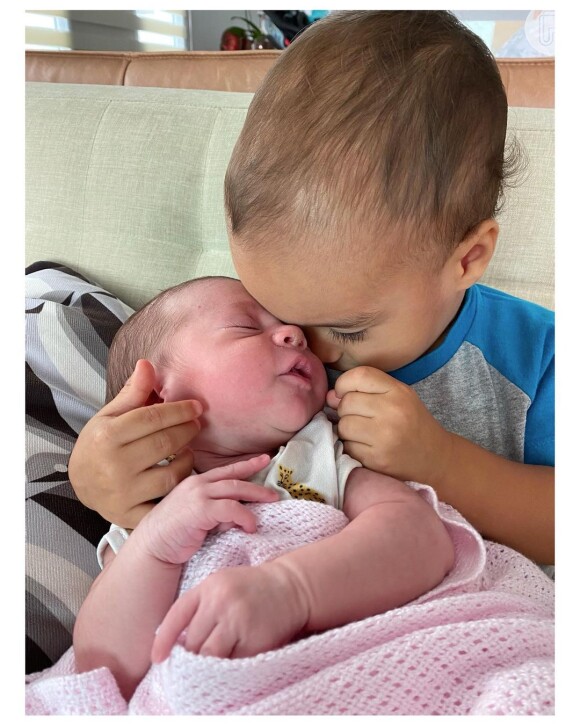 Camilla Camargo é mãe de Joaquim (1 ano) e Julia (2 meses)