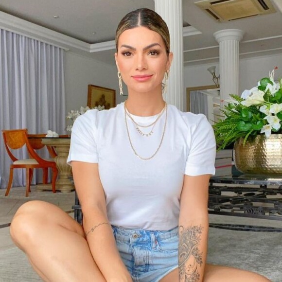 Kelly Key faz nova tatuagem