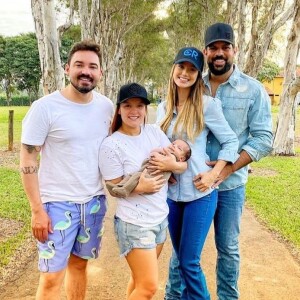 Maiara posou com Fernando Zor e o casal Sorocaba e Biah Rodrigues e o filho deles, Théo