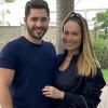Solange Almeida e Monilton Moura se casaram no civil em novembro de 2020, revela a colunista Fábia Oliveira, do jornal 'O Dia', nesta quinta-feira, 10 de junho de 2021
