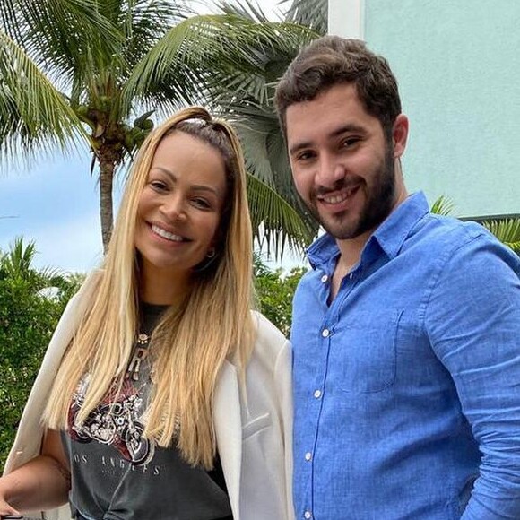 Solange Almeida e Monilton Moura fizeram casamento no civil para poucos amigos e com jantar