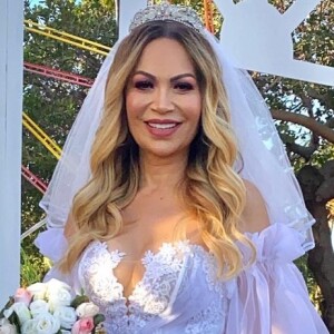 Solange Almeida e Monilton Moura se casaram no civil em cerimônia para poucos convidados