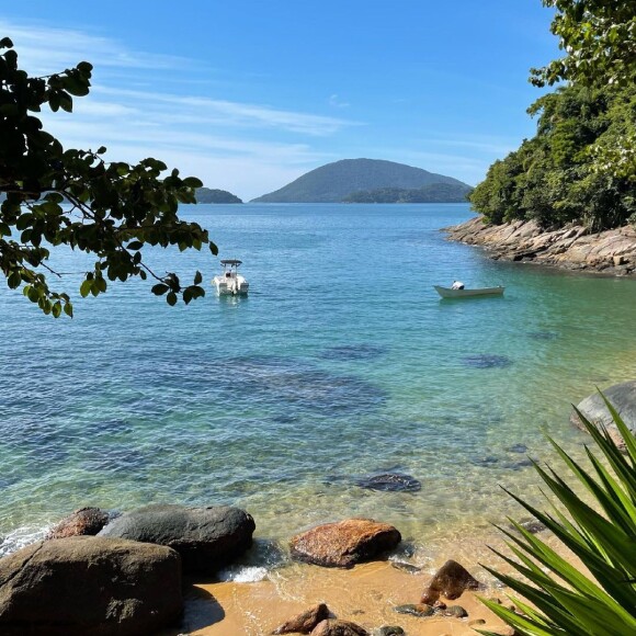 Bruna Marquezine mostrou paisagem de destino de viagem no Instagram