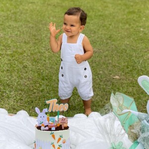 Filho de Biah Rodrigues e Sorocaba, Theo está com 1 ano de idade