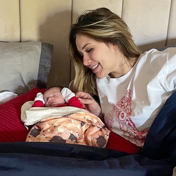 Virgínia Fonseca relatou invasão de abelas no quarto da filha, Maria Alice