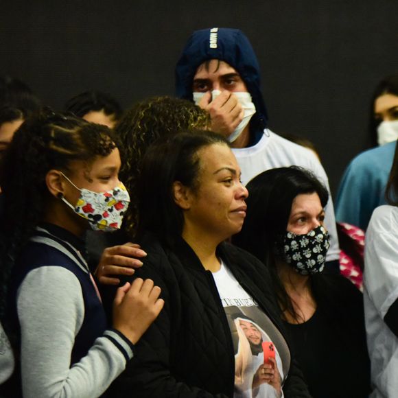 Mãe de MC Kevin negou rivalidade com a viúva do seu filho, Deolane Bezerra, pela herança dele