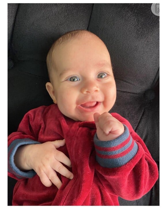 Beleza da filha de Camilla Camargo, Julia, de 3 meses, encantou web em foto