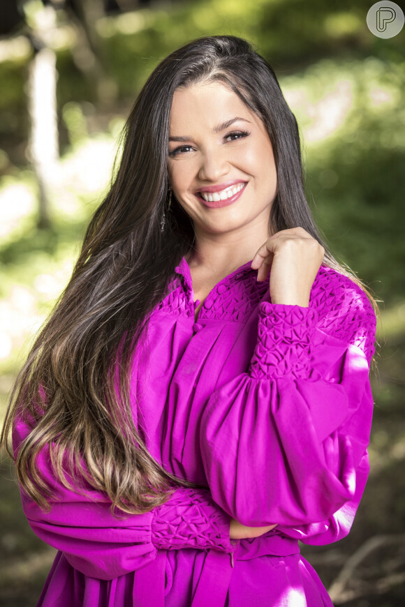 Foto: Juliette combinou look cavado com chapéu de palha e óculos de sol -  Purepeople