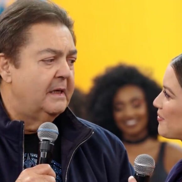 Nathalia Dill citou nervosismo ao participar de Domingão do Faustão, e agradeceu ao apresentador pelo carinho e tranquilidade ao conduzi-la no programa