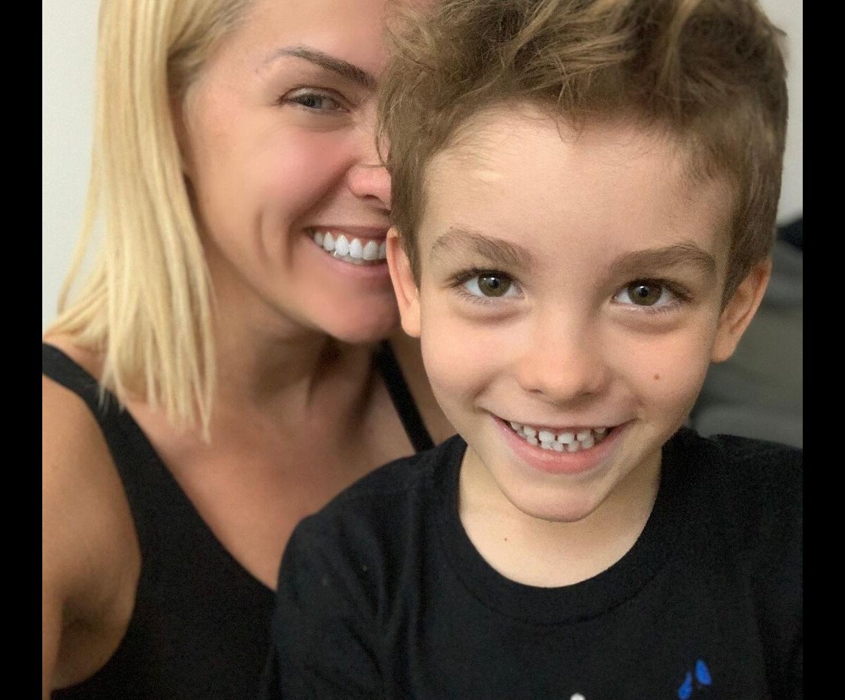 Foto Filho De Ana Hickmann Alezinho Tem 7 Anos De Idade Purepeople 