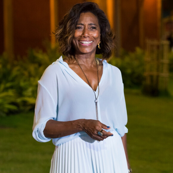 De biquíni, Gloria Maria entrega apoio da filha em foto e recebe elogio de famosas: 'Deusa'