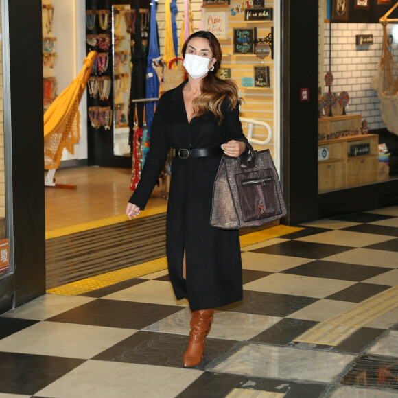 Nicole Bahls ganha apoio da web ao responder alfinetada de Walcyr Carrasco