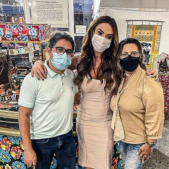 Nicole Bahls para Walcyr Carrasco após críticas: "Tem muitos empresários donos de restaurantes precisando de ajuda"