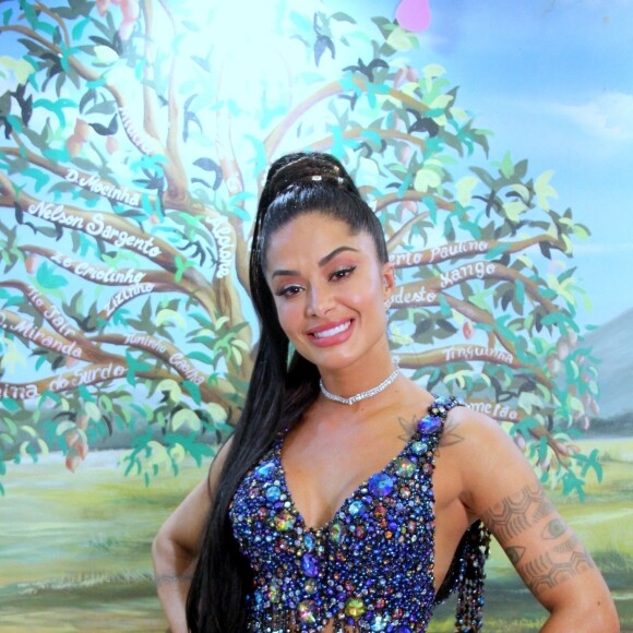 Aline Riscado se defendeu dos comentários de internautas e afirmou que tem uma tatuagem de borboleta