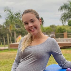 Thaeme Mariôto mostrou sua barriga com 27 semanas de gravidez