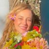 Paolla Oliveira indicou que havia recebido flores de uma amiga com marcação em foto