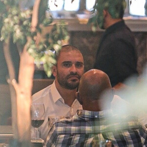 O cantor Diogo Nogueira foi fotografado em shopping na Barra da Tijuca