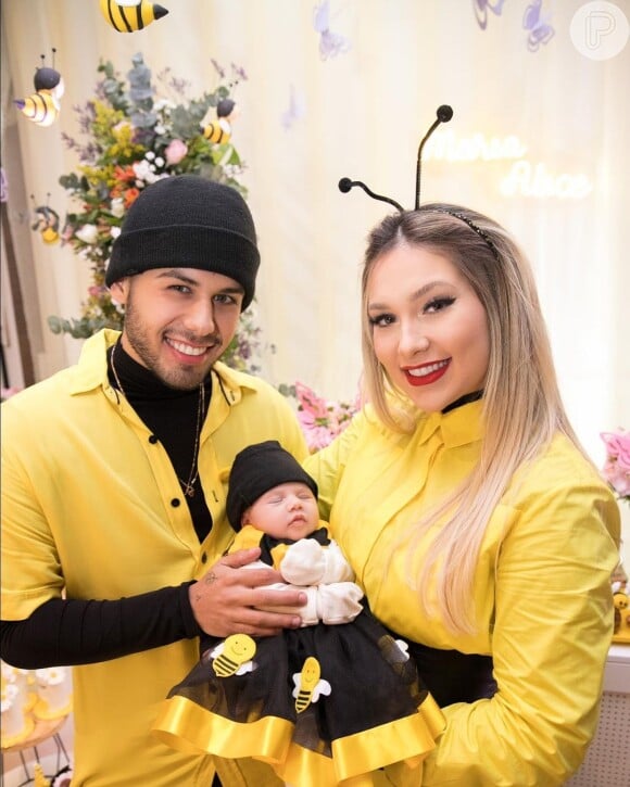 Virgínia Fonseca e a filha, Maria Alice, combinaram fantasia de abelha no 1º mesversário da menina