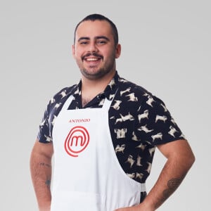 Faustão foi homenageado por candidato do 'MasterChef', que surgiu com sapatos cheios de fotos do apresentador