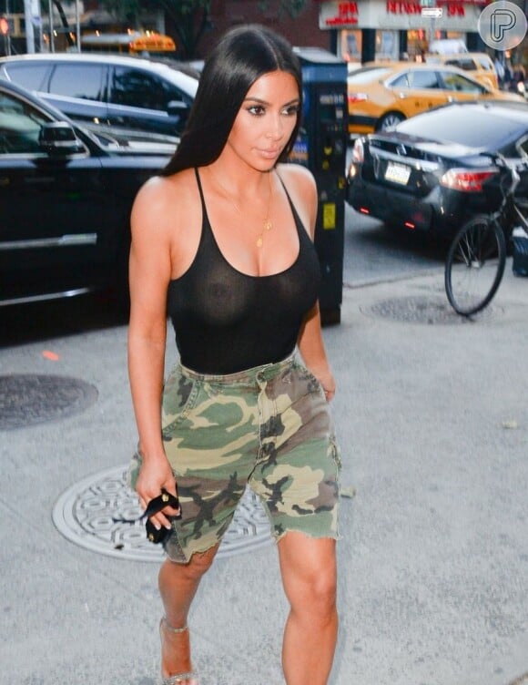 Kim Kardashian sem sutiã pelas ruas de Nova York