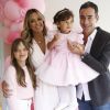 Ticiane Pinheiro e Cesar Tralli reuniram Rafaella Justus e Manuella no aniversário da menina