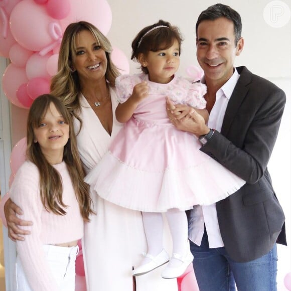 Ticiane Pinheiro e Cesar Tralli reuniram Rafaella Justus e Manuella no aniversário da menina