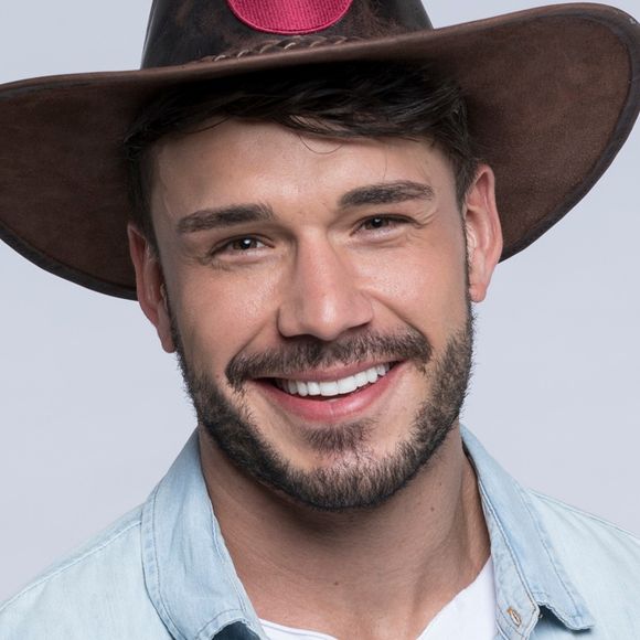 Lucas Viana e Sarah Andrade se conheceram pelas redes sociais