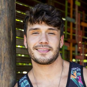 Lucas Viana já apareceu beijando Sarah Andrade em vídeo postado nas redes