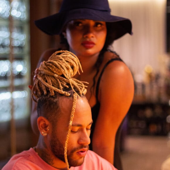 Cabelo de Neymar foi pensado de modo exclusivo por trancista: 'Criamos na hora um formado diferenciado'